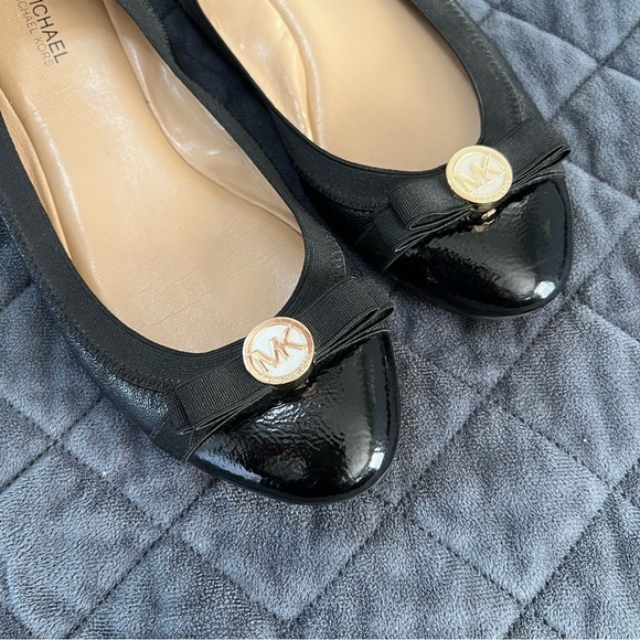 Michael Kors Flats Women 7 Shoes Black Round Cap Toe Leather Bow Gold Ballet - Picture 7 of 11